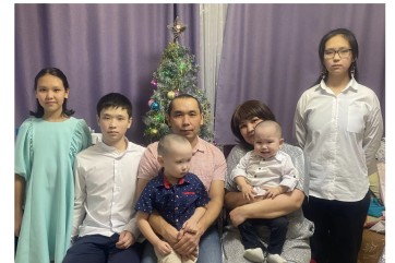 Президент наградил медалью «Родительская слава» семьи Побызаковых и Поповых из Хакасии