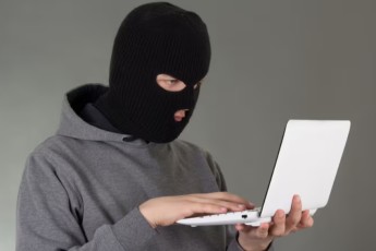 Жительница Вершины Теи потеряла 22 тыс. рублей на схеме "лайки за деньги"