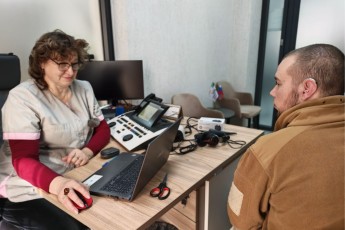 Ветеранов СВО в Хакасии обеспечивают слуховыми аппаратами