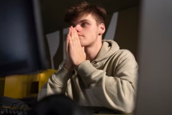 В Саяногорске молодой человек стал жертвой интернет-вымогателей и лишился 24 тыс. руб.