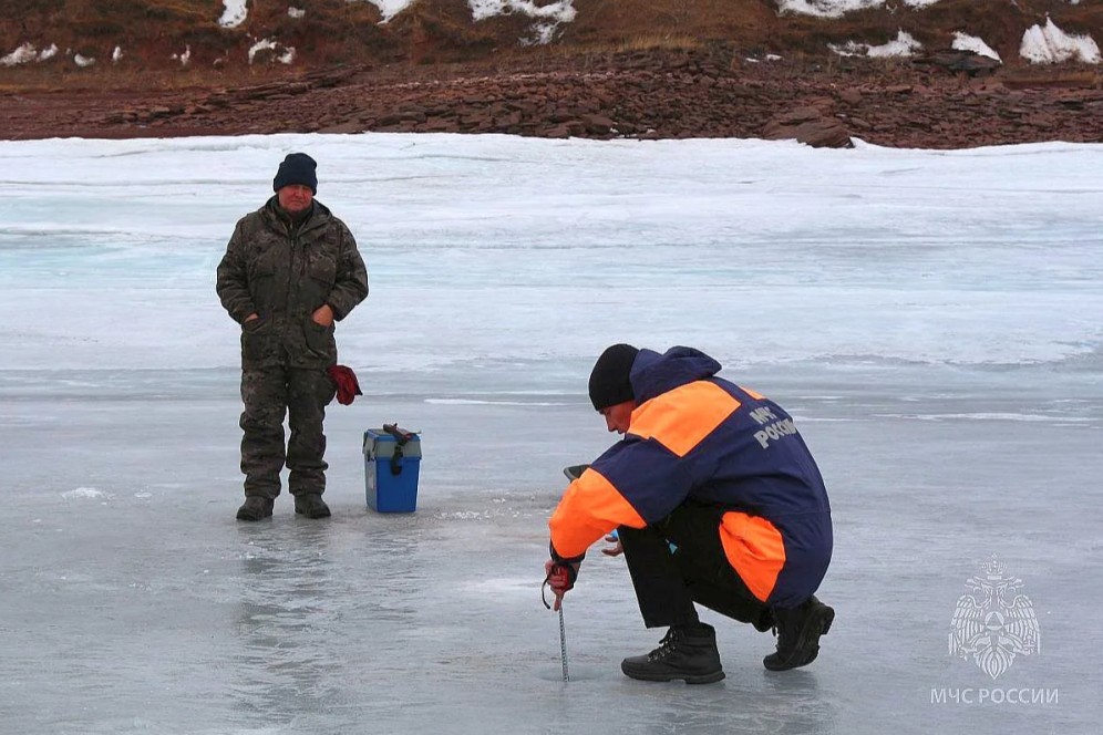 Лед на водоемах Хакасии тает и становится опасным