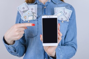 Жительница Хакасии украла у подруги 20 тысяч рублей через оставленный телефон