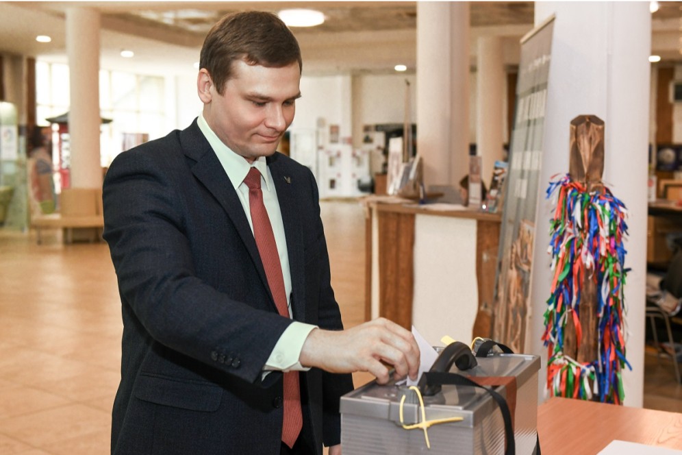 Валентин Коновалов принял участие в опросе о памятнике Сталину в Абакане