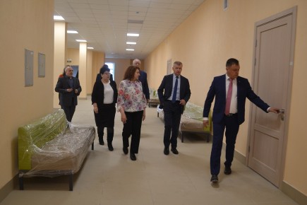 Замминистра просвещения РФ Андрей Николаев посетил строящуюся школу на 1000 мест в Хакасии