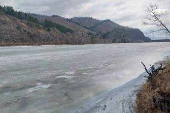 Вода уходит: в Абазе остаются подтопленными 18 участков, затор разрушается