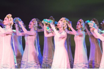 Абакан встретил аншлагом «Национальное шоу России» балета «Кострома»