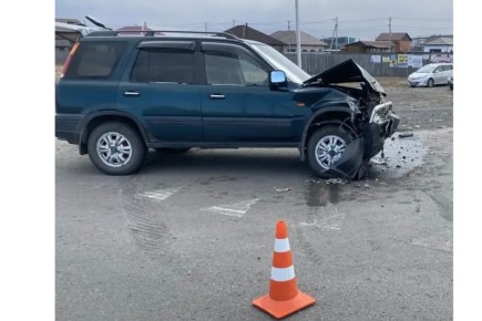 Столкновение на перекрестке в Алтайском районе: пассажирка в больнице