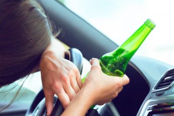 Норма алкоголя превышена в 10 раз: в Абакане полицейские остановили пьяную автоледи