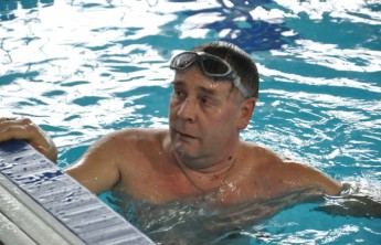 Мэр Абакана Николай Булакин в заплыве ветеранов не оставил шансов соперникам