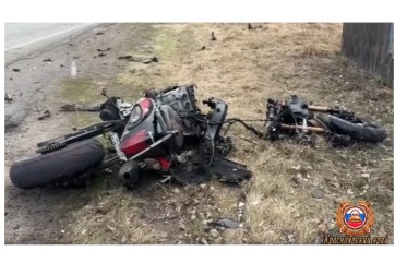 В столкновении под Шушенским погиб водитель мотоцикла, пострадали женщина и ребенок