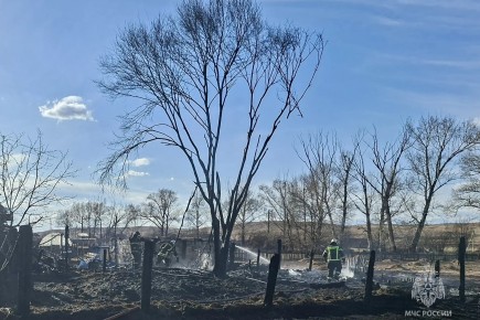 В Хакасии за выходные ликвидировали 12 пожаров: горели дома, баня, мотоцикл и трава
