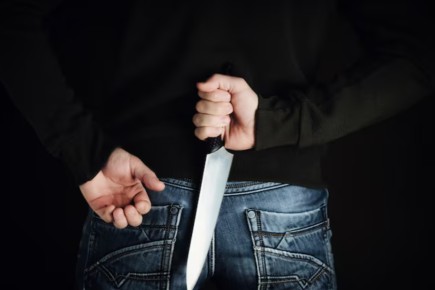 Житель Абакана за ножевое ранение знакомого на кладбище отправлен в колонию на 1,5 года