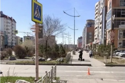 В Абакане автомобиль сбил пешехода на переходе