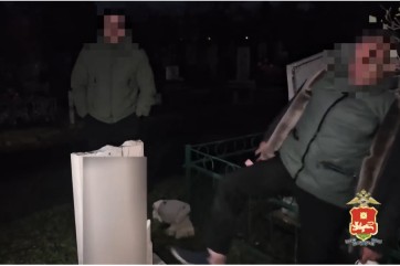 В Хакасии задержали вандала, повредившего 30 надгробий на черногорском кладбище