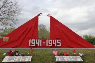 В Абакане у братской могилы почтили память красноармейцев, погибших в госпиталях