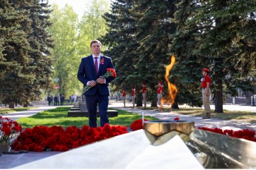Глава Хакасии принял участие в Ритуале Памяти у Вечного огня