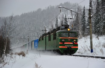 В Красноярском крае мужчина внезапно лег на рельсы и погиб под поездом