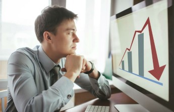 ВЭБ констатировал падение доходов россиян в апреле до уровня 2009 года