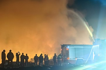 В Черногорске потушили крупный пожар на мусорном полигоне