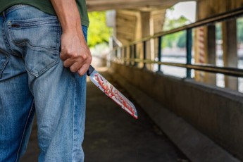 Суд в Абакане назначил 23 летнему мужчине 8 лет колонии за смертельный удар ножом