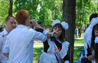 В Абакане 15 торговых точек нарушили запрет на продажу алкоголя в день последнего звонка