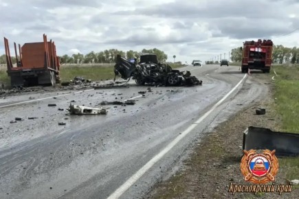 Жуткая авария под Минусинском: ДТП с КАМАЗом погиб водитель "Subaru"