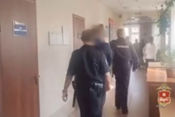 Полицейские Хакасии возбудили дело из‑за рекламы «наркомагазинов» на стенах домов