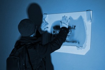 Полицейские Хакасии возбудили дело из‑за рекламы «наркомагазинов» на стенах домов