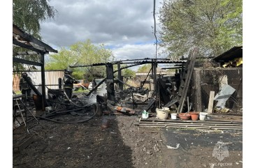 В Хакасии за сутки ликвидированы два пожара, причина - неосторожность с огнём