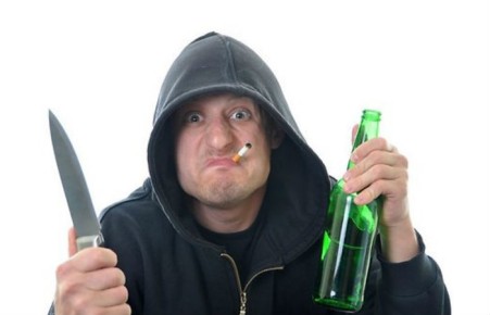 В Бейском районе посиделки друзей закончились поножовщиной