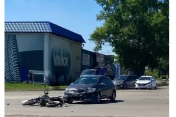 ДТП в Черногорске: при столкновении с "Toyota" травмирован мотоциклист