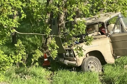 В Таштыпе нетрезвый водитель "Жигулей" съехал с дороги и врезался в дерево