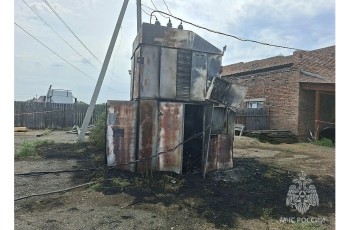 В Тепличном сгорел трансформатор