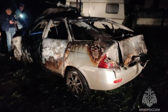 В Абакане из‑за неосторожного обращения с огнём загорелся ВАЗ