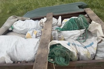 Браконьер из Тепличного заявил в полицию на конкурентов — изъяли 26 похищенных раколовок