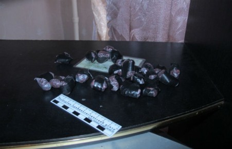 Двое жителей Хакасии арестованы за сбыт наркотиков на Ямале