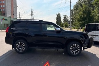 ДТП в Абакане: "Land Cruiser" не уступил дорогу, есть пострадавшая