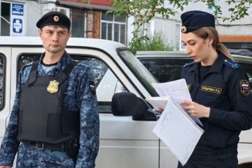 В Абакане должницу по алиментам обнаружили в шкафу