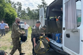 Десять десантников‑пожарных отправлены в Красноярский край; в Хакасии тушат пожар на скале