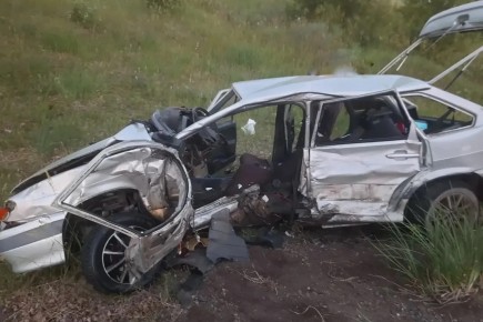 Столкновение "Mitsubishi" и ВАЗ‑2114 на дороге Абакан — Ак‑Довурак: пострадали три человека