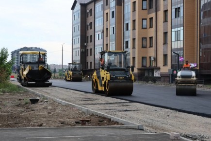 В Арбане укладывают асфальт и расширяют поворот у Генерала Тихонова
