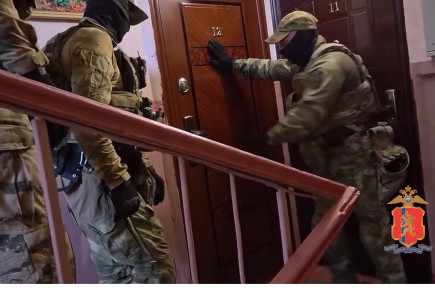 Красноярские полицейские задержали в Хакасии группу, похитившую свыше 9 млн рублей у участников СВО