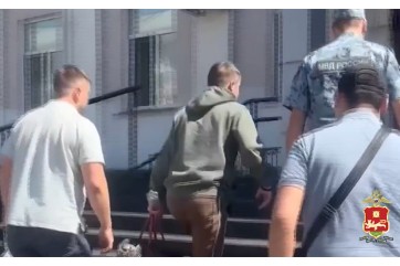 В Абакане задержали курьера мошенников, который забрал у пенсионерки и её дочери 6 млн рублей