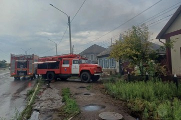 МЧС: в Черногорске из-за короткого замыкания загорелся частный дом