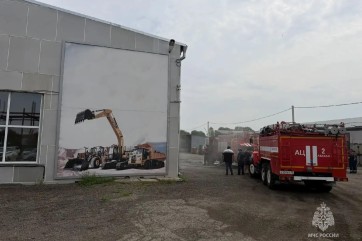 В Абакане замыкание в электрощитах вызвало пожар в гаражном боксе