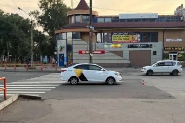 В Абакане в ДТП пострадала женщина на электросамокате