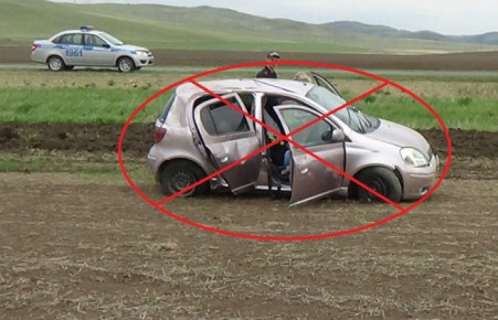 В Хакасии "Vitz" улетел с дороги - пострадали два человека