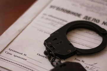 В Абакане полицейские задержали мужчину, оформившего на бывшую восемь микрозаймов
