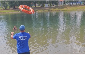 Спасение тонущего: советы спасателей и врачей для отдыхающих на водоемах Хакасии