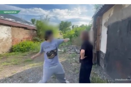 В Черногорске подростки избили девочку и записали все на видео
